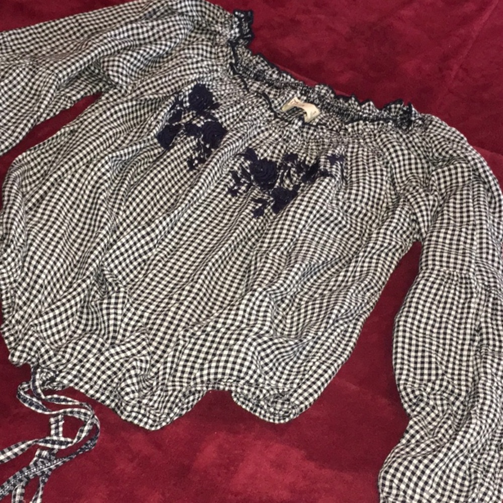 hollister off the shoulder shirt